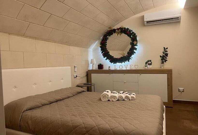 标准间, Little House