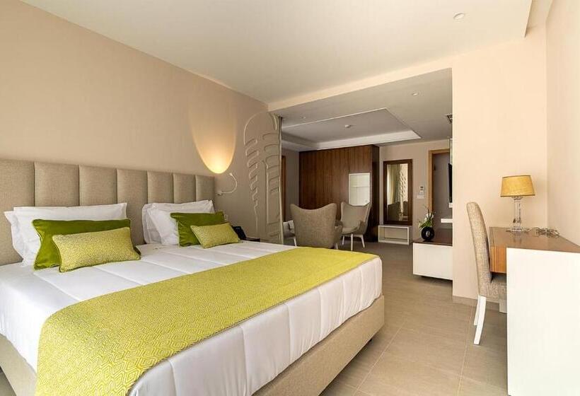 سوییت با چشمانداز دریا, Luna Boutique