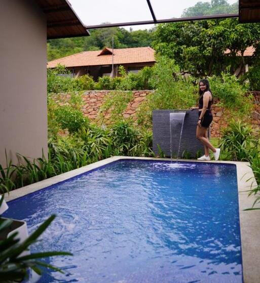 套房带泳池景, Ravishing Retreat Resort