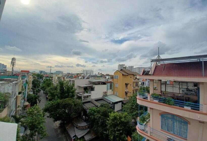 اتاق لوکس, Nhật An