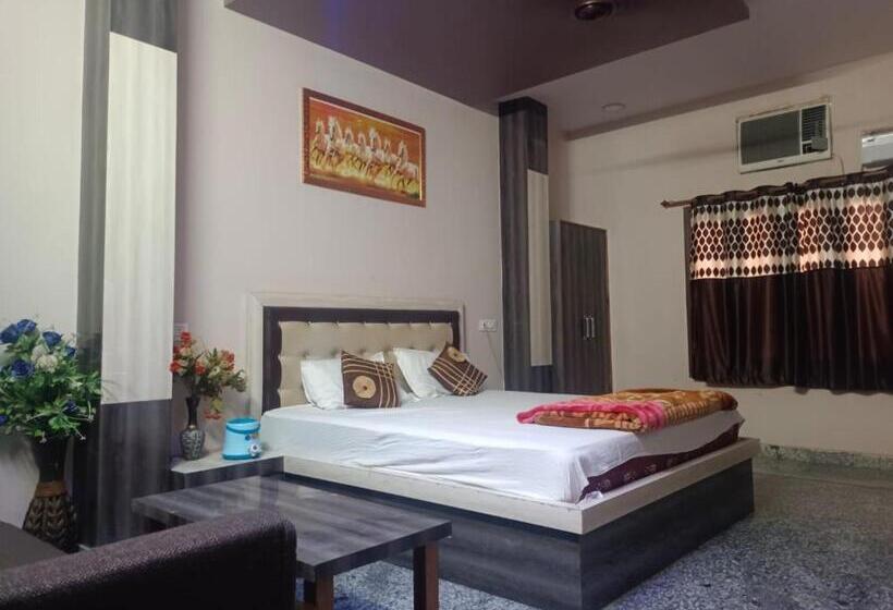 غرفة ديلوكس, Royal Churu