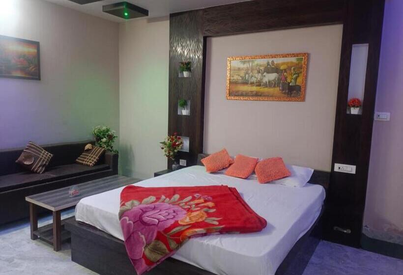 غرفة ديلوكس, Royal Churu