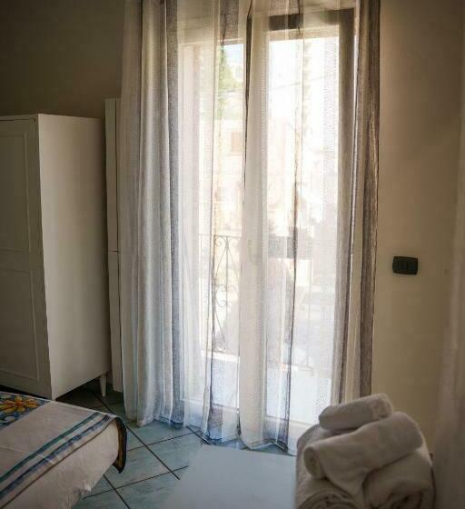 غرفة قياسية, La Casetta