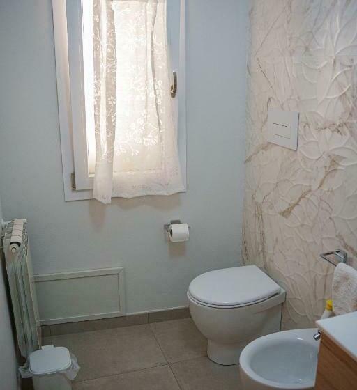 غرفة قياسية ثلاثية, La Casetta