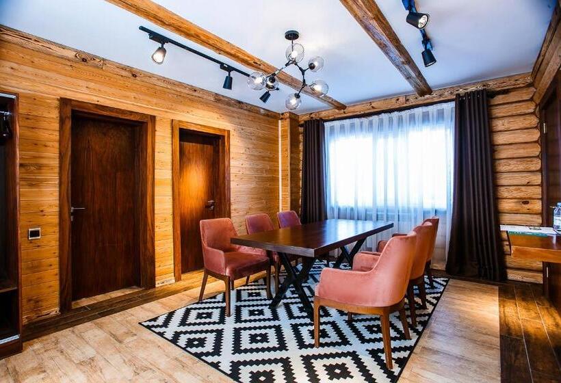 سوییت خانوادگی, Balqaragai Forest Family Resorts