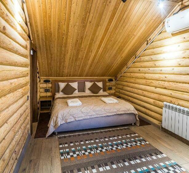 اتاق استاندارد یک نفره, Balqaragai Forest Family Resorts