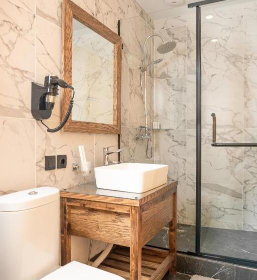 اتاق استاندارد یک نفره, Balqaragai Forest Family Resorts