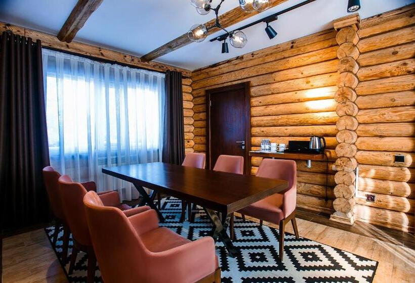 سوییت خانوادگی, Balqaragai Forest Family Resorts