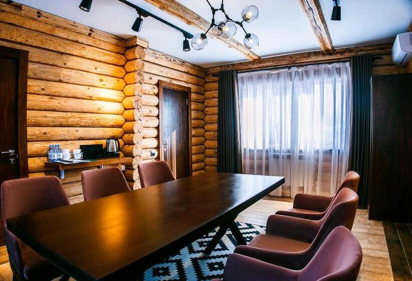 سوییت خانوادگی, Balqaragai Forest Family Resorts