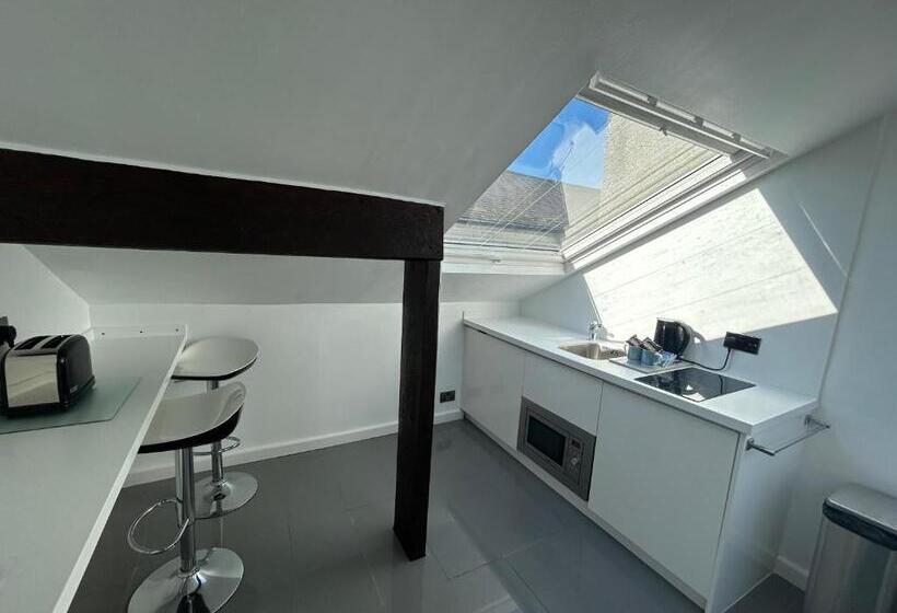 スタンダードルーム, Sun Street Apart