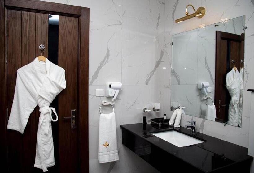 سوییت جونیور, The Orchard Hotel Lahore