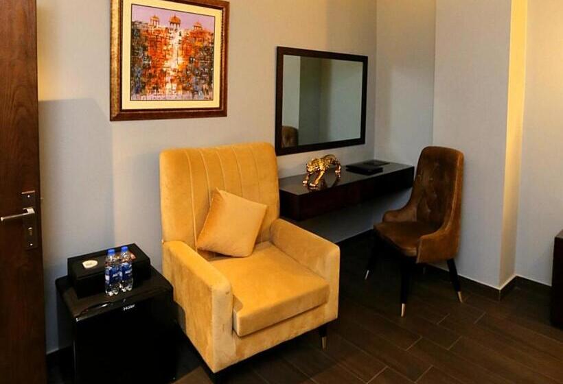 سوییت جونیور, The Orchard Hotel Lahore