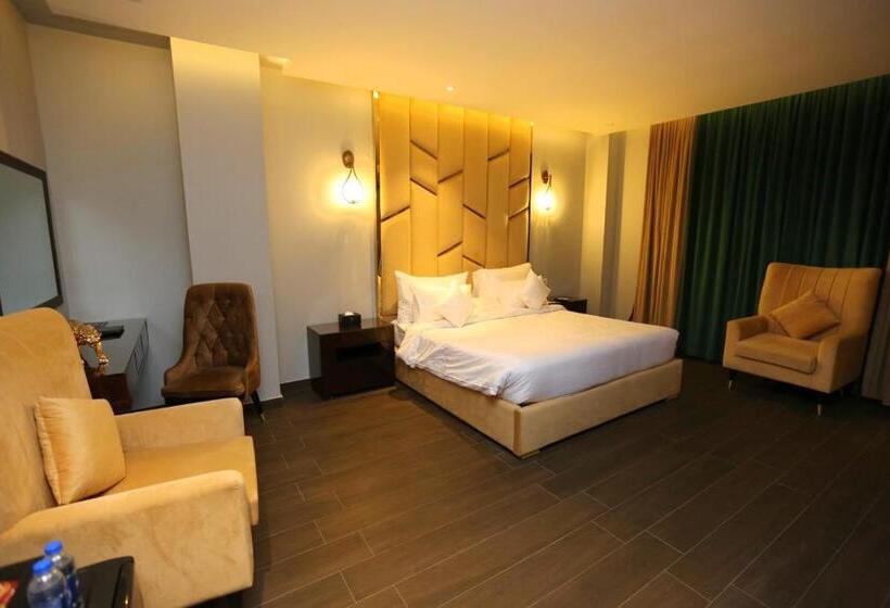 سوییت جونیور, The Orchard Hotel Lahore