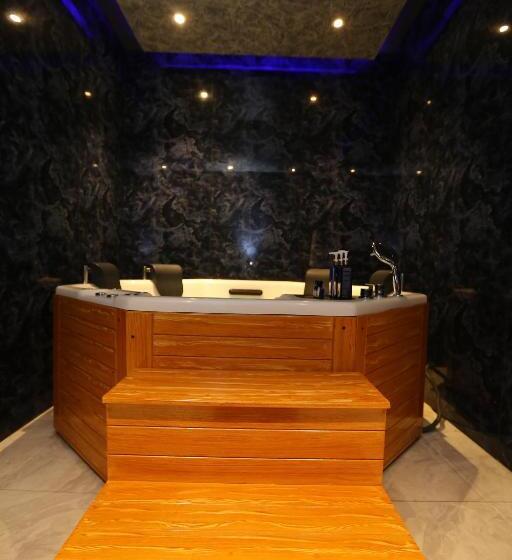 سوئیت پرزیدنت, The Orchard Hotel Lahore