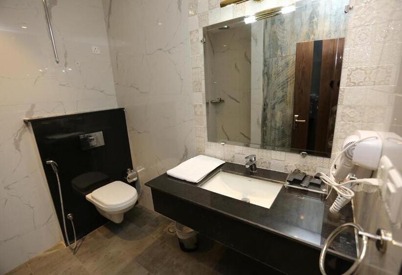 سوئیت پرزیدنت, The Orchard Hotel Lahore