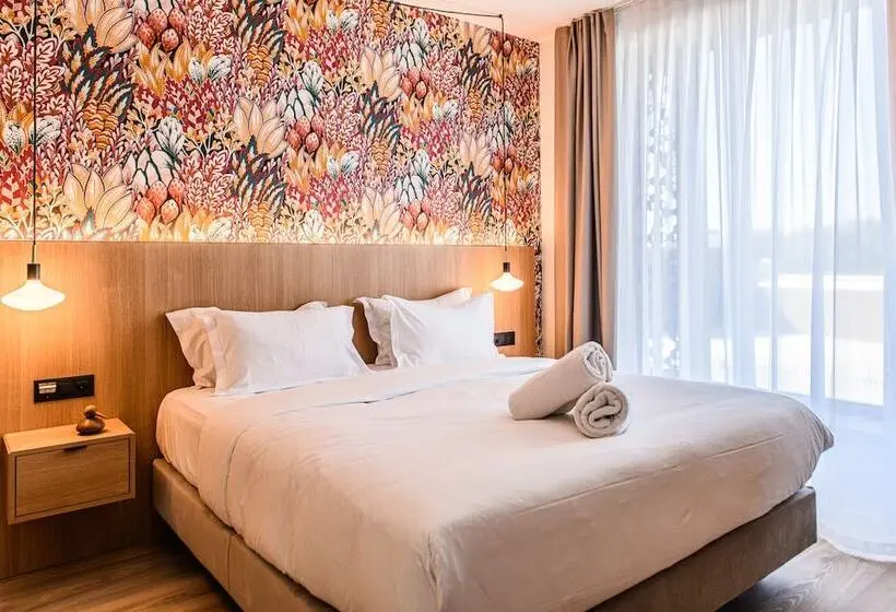Junior Suite, Afterwork