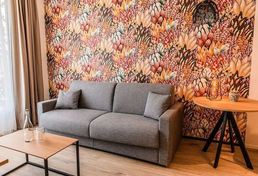 Junior Suite, Afterwork