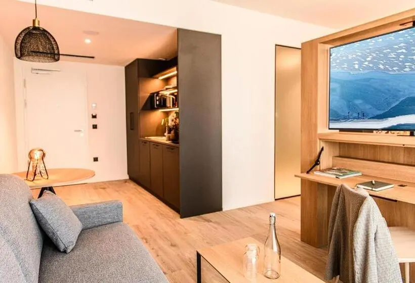 Junior Suite, Afterwork