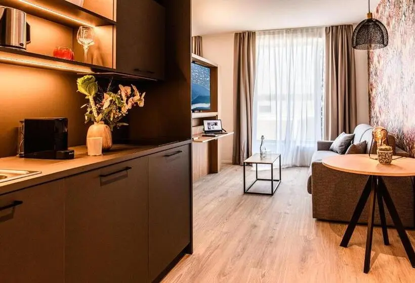 Junior Suite, Afterwork