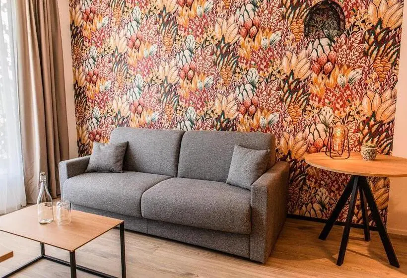Junior Suite, Afterwork