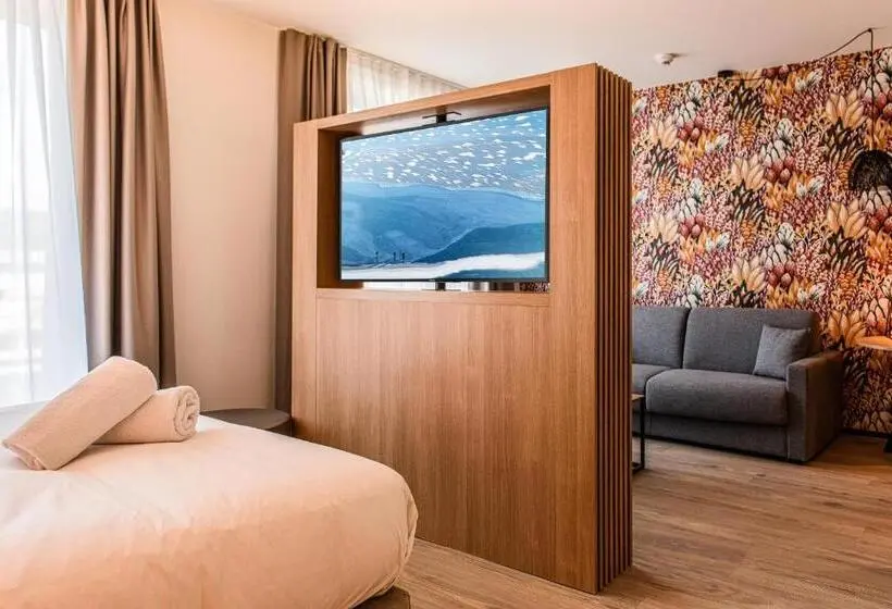 Junior Suite, Afterwork
