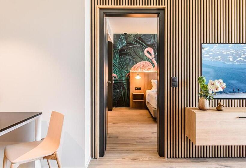 Family Suite, Afterwork