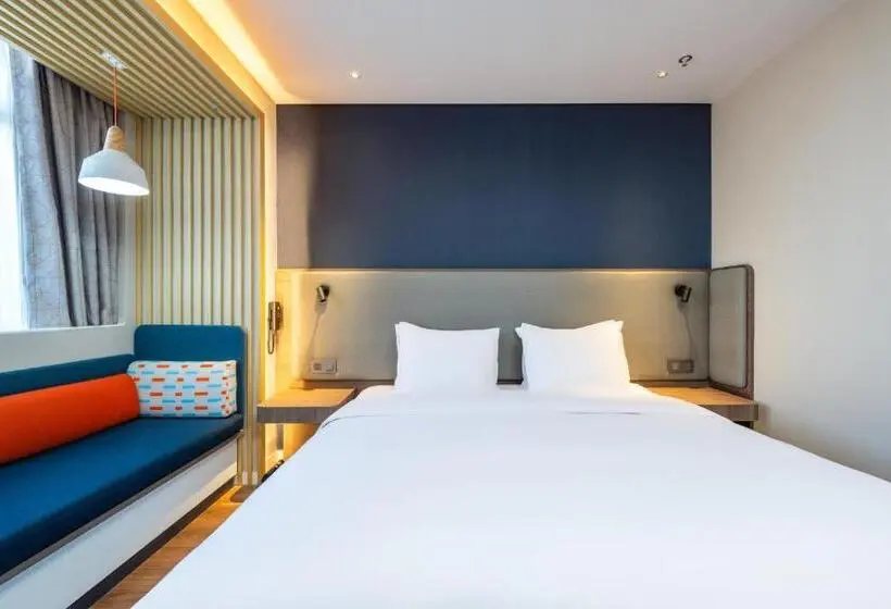 キングサイズベッドのスタンダードルーム, Holiday Inn Express Xinji City Center, An Ihg