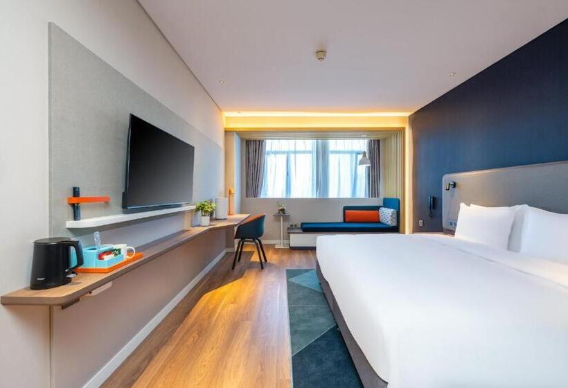 キングサイズベッドのスタンダードルーム, Holiday Inn Express Xinji City Center, An Ihg