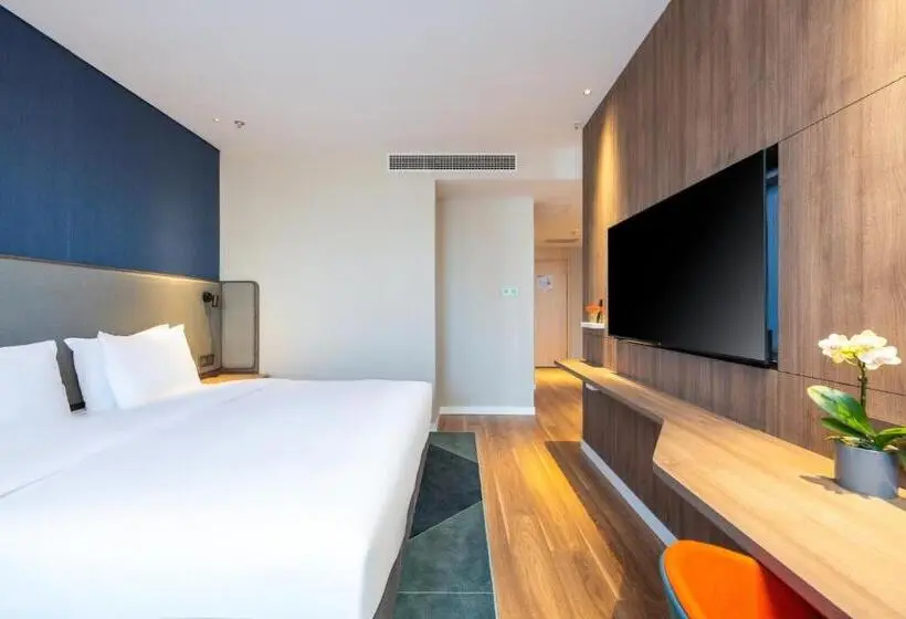 キングサイズベッドのスイートルーム, Holiday Inn Express Xinji City Center, An Ihg