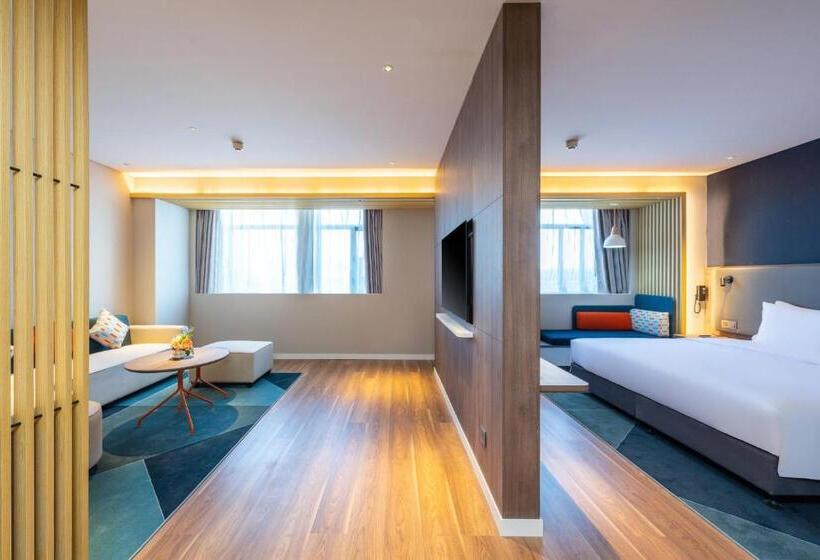 キングサイズベッドのスイートルーム, Holiday Inn Express Xinji City Center, An Ihg