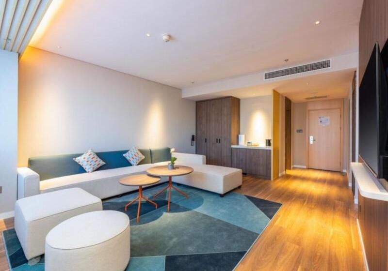 キングサイズベッドのスイートルーム, Holiday Inn Express Xinji City Center, An Ihg