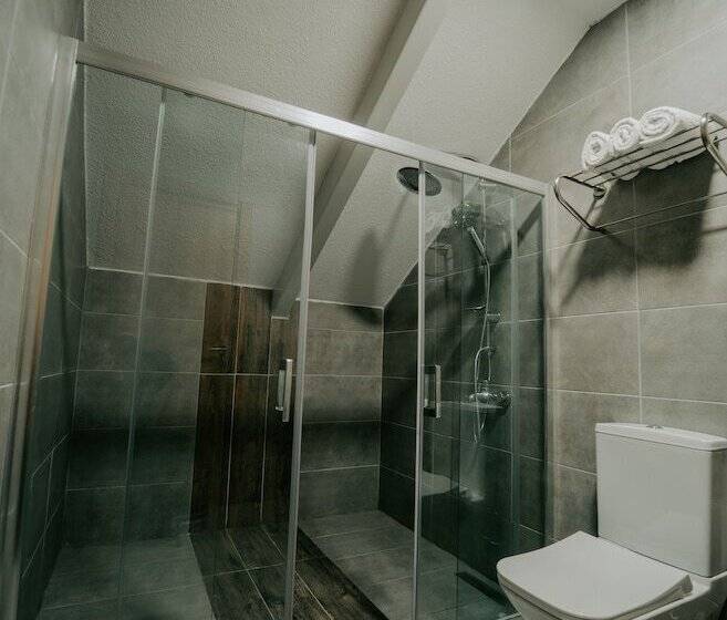 اتاق اکونومی, Grand Quars