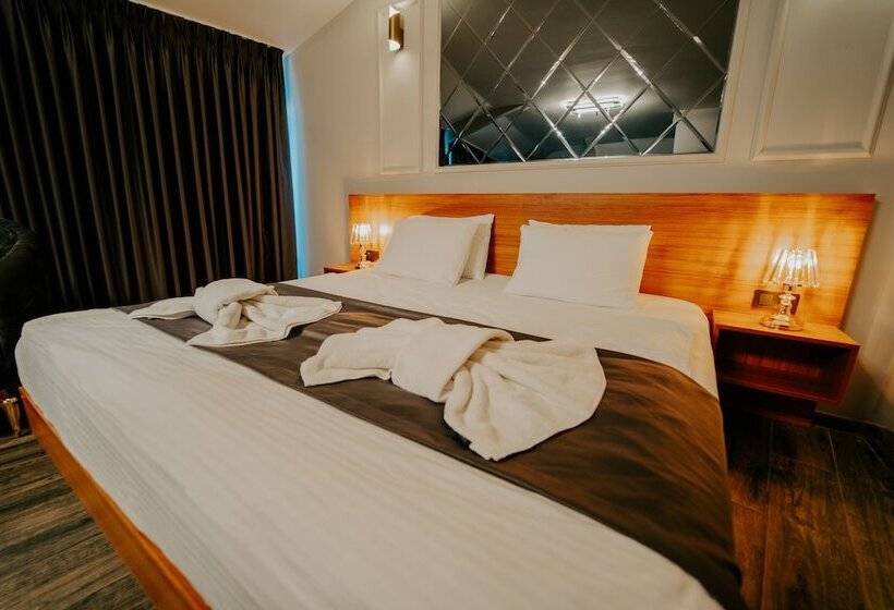 اتاق اکونومی, Grand Quars