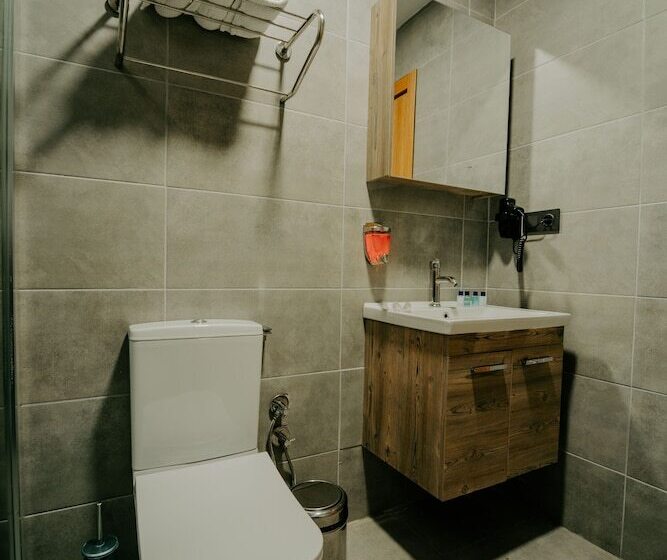 اتاق لوکس, Grand Quars