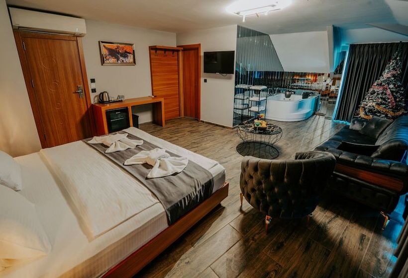 اتاق لوکس, Grand Quars