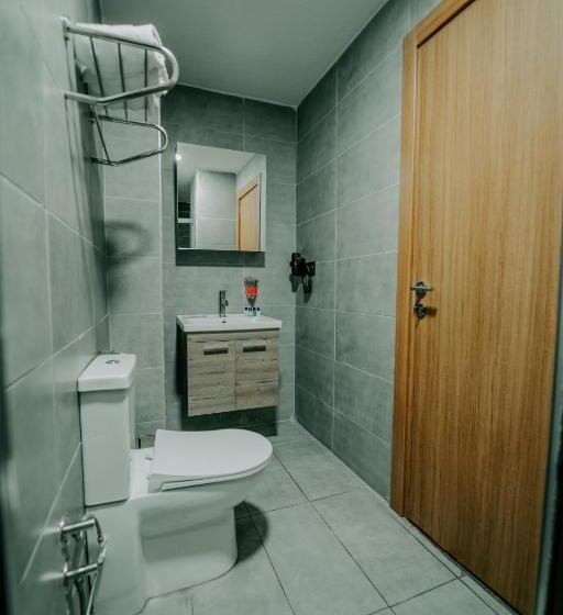 اتاق اکونومی, Grand Quars