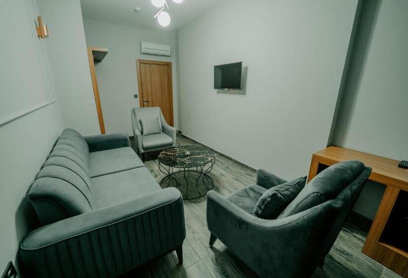 اتاق لوکس سه تخته, Grand Quars