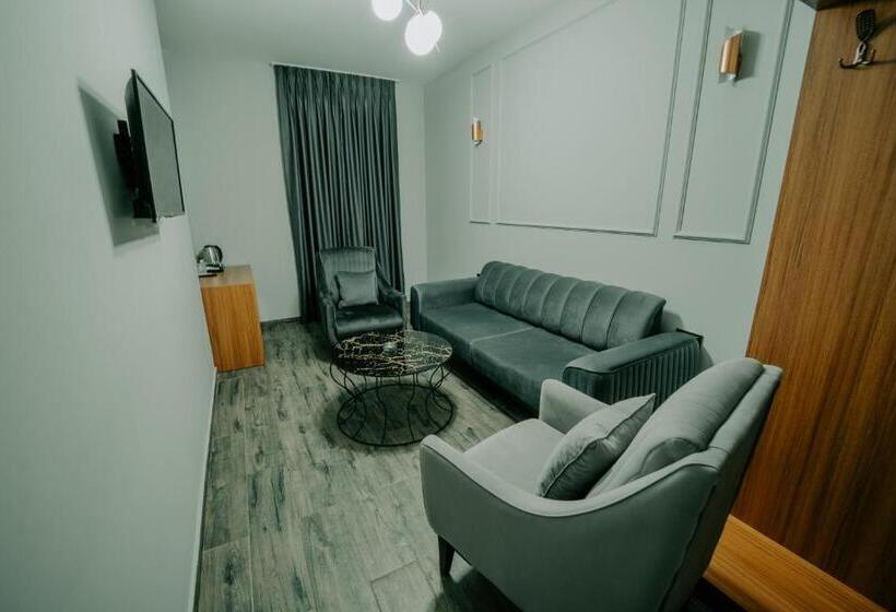 اتاق لوکس سه تخته, Grand Quars