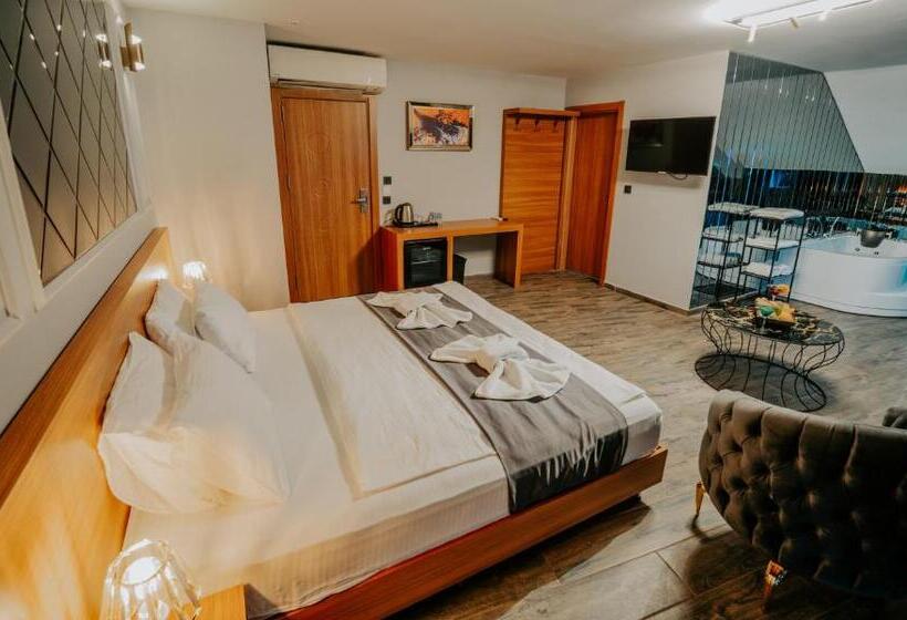 اتاق لوکس, Grand Quars