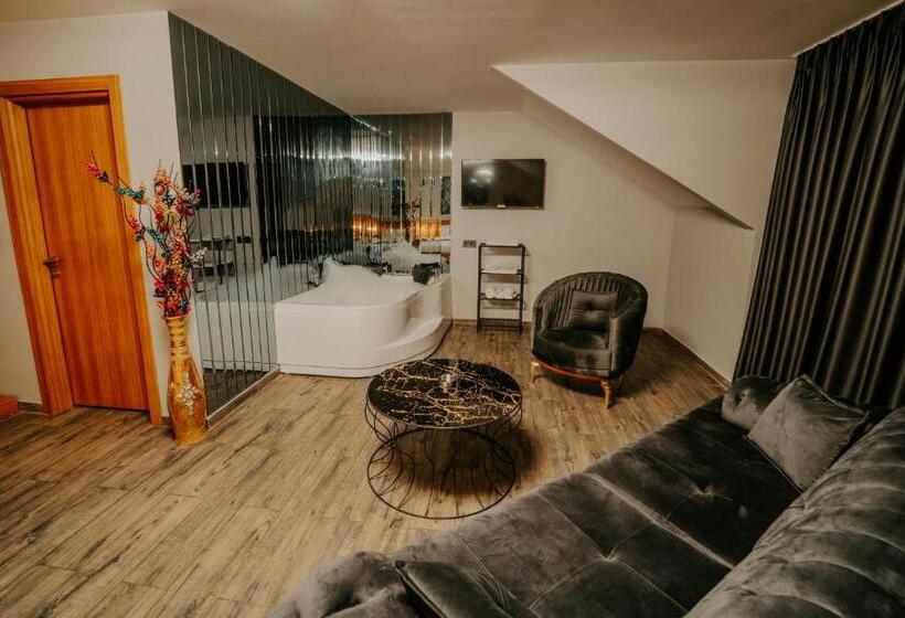 اتاق لوکس, Grand Quars