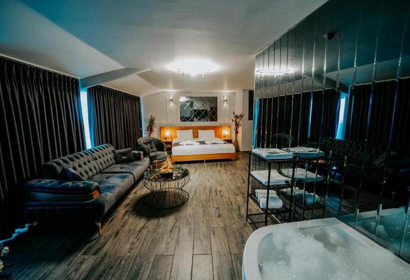 اتاق لوکس, Grand Quars