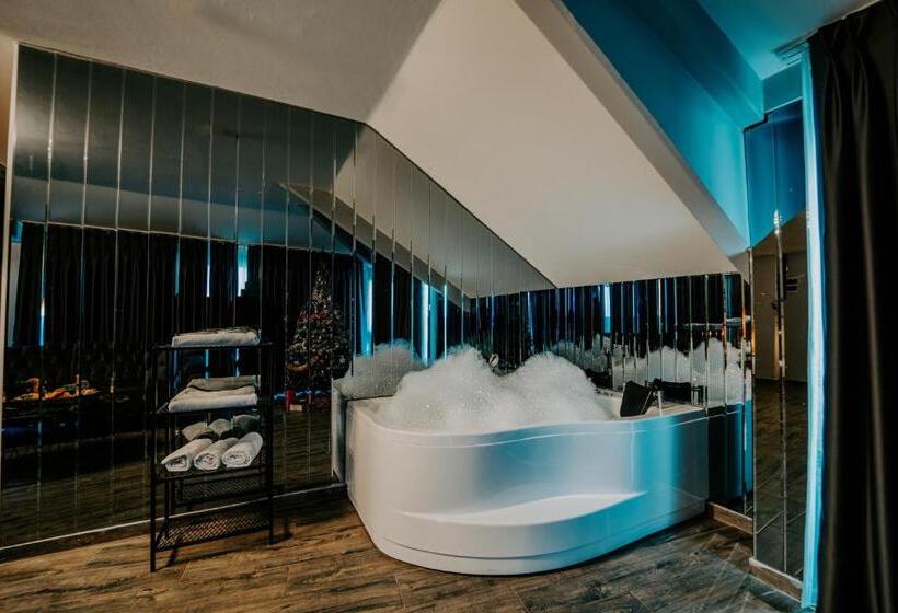 اتاق لوکس, Grand Quars