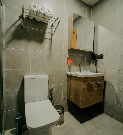 اتاق لوکس, Grand Quars