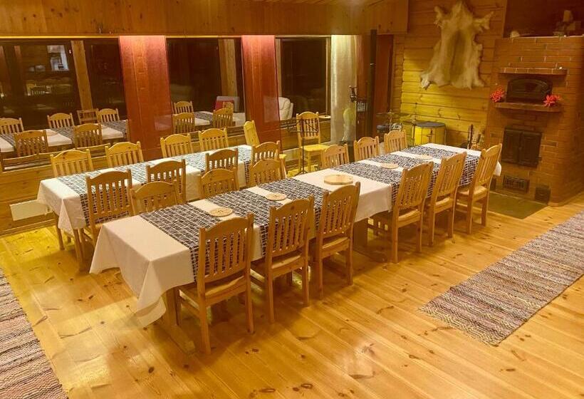 غرفة قياسية ثلاثية, Villa Rapakivi