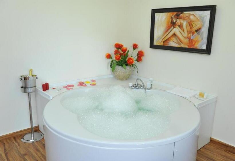 سوئیت با تخت بزرگ, Al Murjan Palace Hotel Jounieh