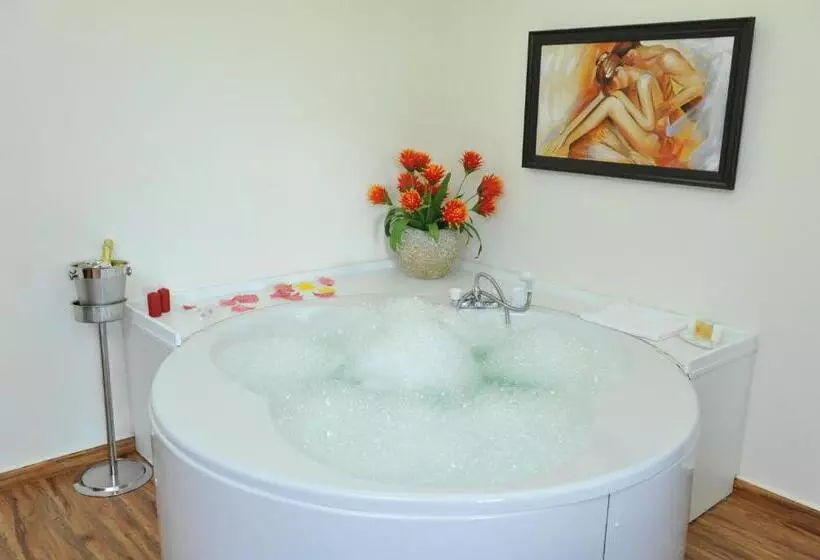 سوئیت با تخت بزرگ, Al Murjan Palace Hotel Jounieh