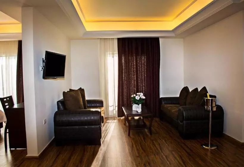 سوئیت با تخت بزرگ, Al Murjan Palace Hotel Jounieh