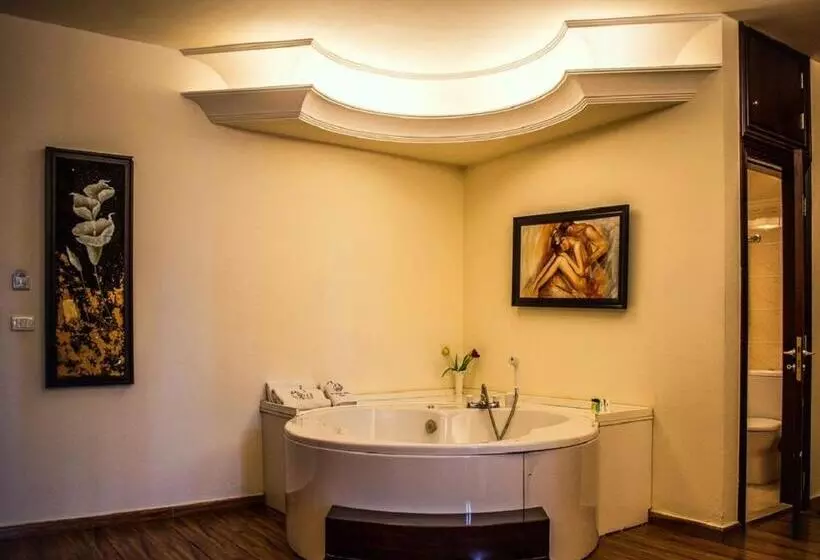 سوئیت با تخت بزرگ, Al Murjan Palace Hotel Jounieh
