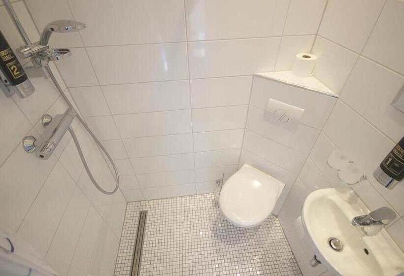 استودیوی استاندارد, Aparthotel B & L