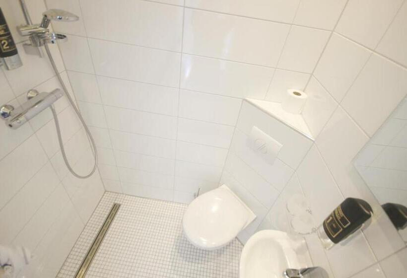 استودیوی استاندارد, Aparthotel B & L